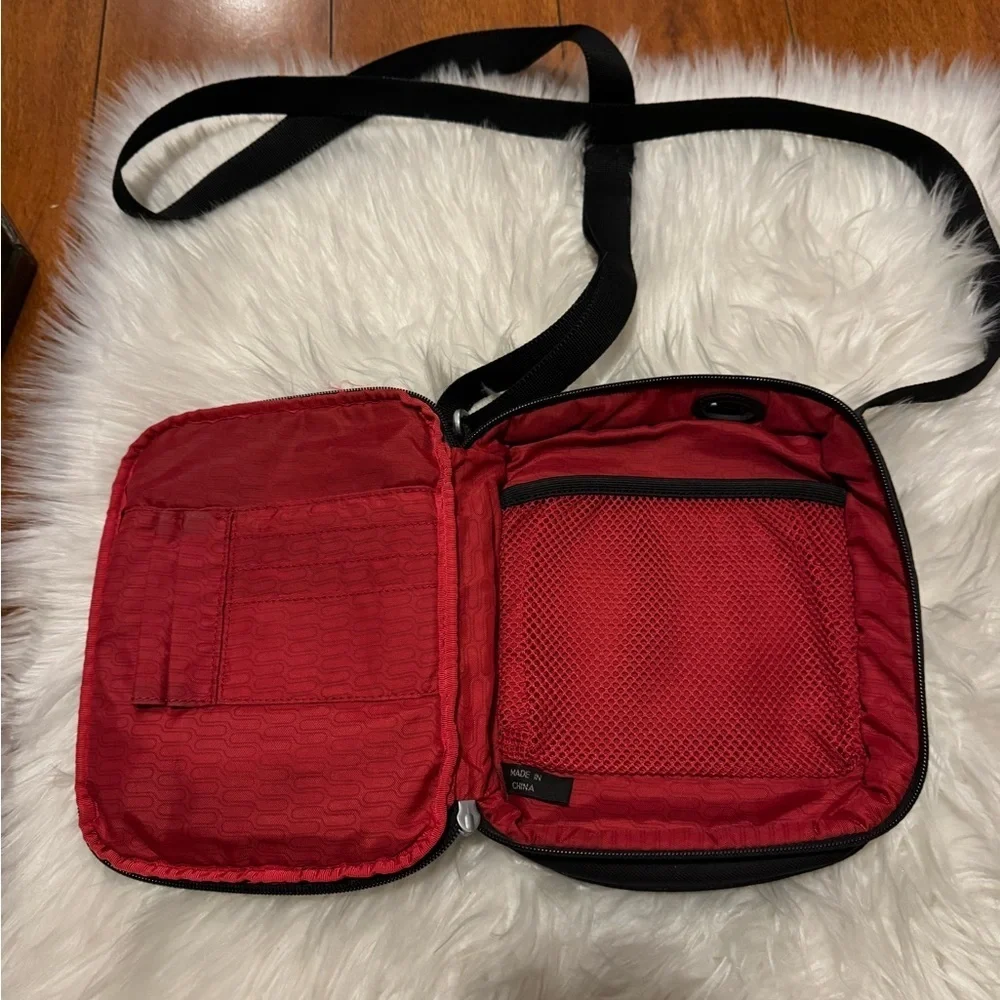 TUMI -T-TECH small crossbody strap bag unisex
